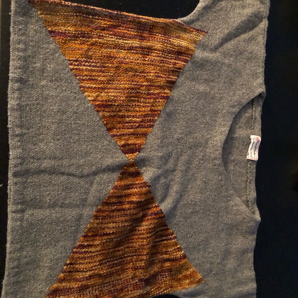 NWOT handwoven gray with gold/burnished gold-boysenberry hues wool v-neck top! - Picture 4 of 9